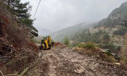 Efeler Belediyesi ekiplerinden kapanan yollara hızlı müdahale