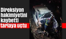 Direksiyon hakimiyetini kaybetti; tarlaya uçtu