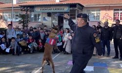 Jandarma ekipleri öğrencilerin karne heyecanına ortak oldu