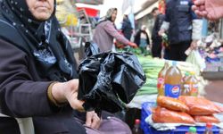 Nazilli Belediyesi çarşı esnafına çöp poşeti dağıttı