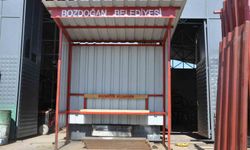 Bozdoğan Belediyesi bankları ve durakları kendi imkânlarıyla üretiyor