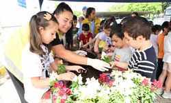 Büyükşehir destek verdi minik eller ‘anneler’ için çalıştı