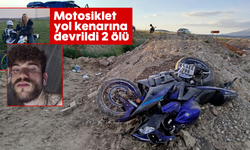 Motosiklet yol kenarına devrildi: 2 ölü
