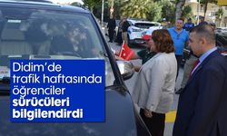 Didim’de trafik haftasında öğrenciler, sürücüleri bilgilendirdi