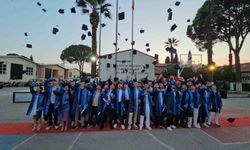 Nazilli’de meslek liselilerinin mezuniyet sevinci