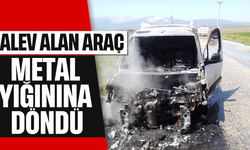 Alev alan araç metal yığınına döndü
