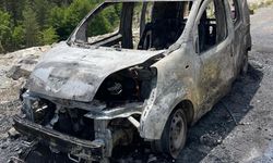 Seyir halindeki araç alevlere teslim oldu