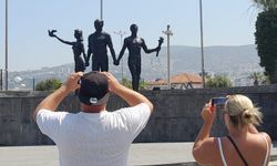 Kruvaziyer yolcularından ''Atatürk''e evrensel sevgi