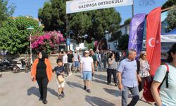 Aydın'da öğrenciler sınavda veliler dışarıda ter döktü