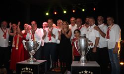 Galatasaray'ın ''Şampiyonluk kupası'' Kuşadası taraftarıyla buluştu