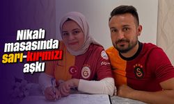 Nikah masasında sarı-kırmızı aşkı
