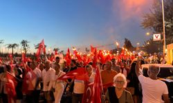 Kuşadası'nda "Kurtuluş" coşkusu geceyi aydınlattı