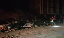Balıkesir’de depremde bir bina yıkıldı