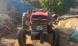 Devrilen traktörün sürücüsü hayatını kaybetti