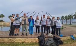 Akbük’lü gönüllüler hem yürüdü hem de çevreyi temizledi