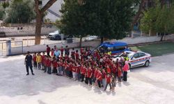 Buharkent’te Jandarma, minik öğrencilere görevlerini anlattı