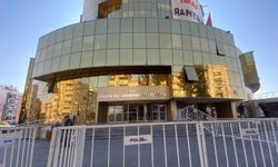 CHP’den barikat tepkisi: “Kapılar açık ama bariyeri aşabilirseniz!”