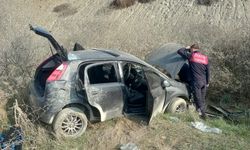 Aydın’da feci kaza: Tırın sıkıştırdığı araç yoldan çıktı