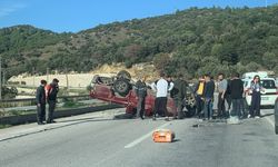 Kamyonet sürücüsü feci kazada hayatını kaybetti