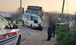 Belediye otobüsü ile ticari araç çarpıştı: 1 ölü, 2 yaralı