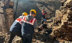 5 evin kül olduğu yangında ölen kadının cenazesine ulaşıldı