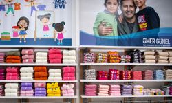 Ada Kıyafet Evi Kuşadası’nda dayanışmanın örneği oluyor