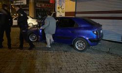 Aydın'da alkolün etkisi ile araçta sızdı, vatandaşlar hayatından endişe etti