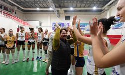 Didim Belediyespor Voleybol takımından net galibiyet