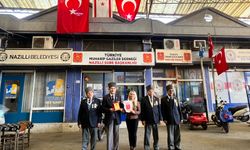 Gaziler yılın muhtarını seçti: Nazillili muhtara plaket