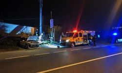 Nazilli'de otomobil ağaca ok gibi saplandı; 1 ağır yaralı