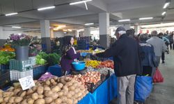 Kuşadası semt pazarında kış tezgahları sevindirdi