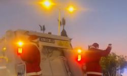 Kuşadası'nda renkli görüntüler: 'Noel Baba' kostümlü belediye işçileri gülümsetti