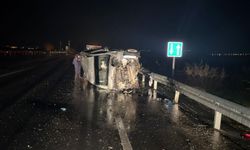 Nazilli’de yağışlı hava kaza getirdi: Takla atan araçta 3 kişi yaralandı