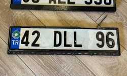 Yağmurda plakası düşen düşene