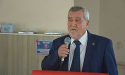 12 yıllık başkan, 4 oyla yeniden seçildi