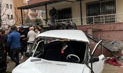 Otomobil apartmanın bahçesine uçtu: 1'i ağır 6 yaralı