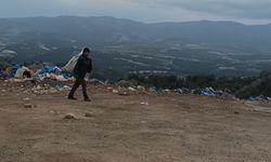 Aydın'da aile dramı: Hasta eşi ve çocukları için sokakta odun topluyor