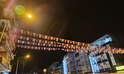 Aydın’daki bayrak krizi Nazilli’ye sıçradı: Meydan CHP bayraklarıyla doldu