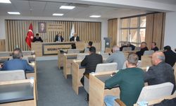 Başkan Arıcı’nın yurtdışı gezisi, meclisi ikiye böldü