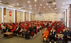 Efeler’de ara tatil tiyatro şenliğine dönüştü