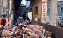 Karacasu Belediyesinden o aileye odun yardımı