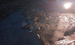 Karacasu'da 12 saatlik aralıksız yağış: Köy yolunda ulaşım aksadı