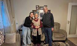 Karacasulu Zehra Teyze, 86 yaşında CHP üyesi oldu