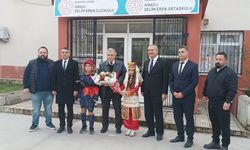 Kuşadası'nda 17 bin 423 öğrenci karne sevinci yaşadı