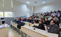 Öğretmenler, ‘Türkiye Yüzyılı Maarif Modeli Ders Kitabı’ yazarlarıyla buluştu