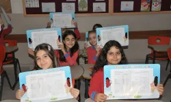 Vali Canbolat öğrencilerin karne sevincine ortak oldu