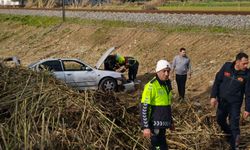 Nazilli’de korkutan kaza: Kontrolü kaybetti şarampole uçtu, 2 ağır yaralı