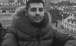 Otomobilin çarptığı motosikletli hayatını kaybetti