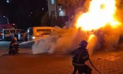 Park halindeki araç cayır cayır yandı