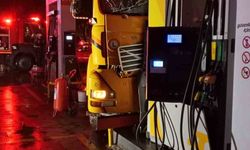 Aydın’da vinç akaryakıt istasyonuna daldı